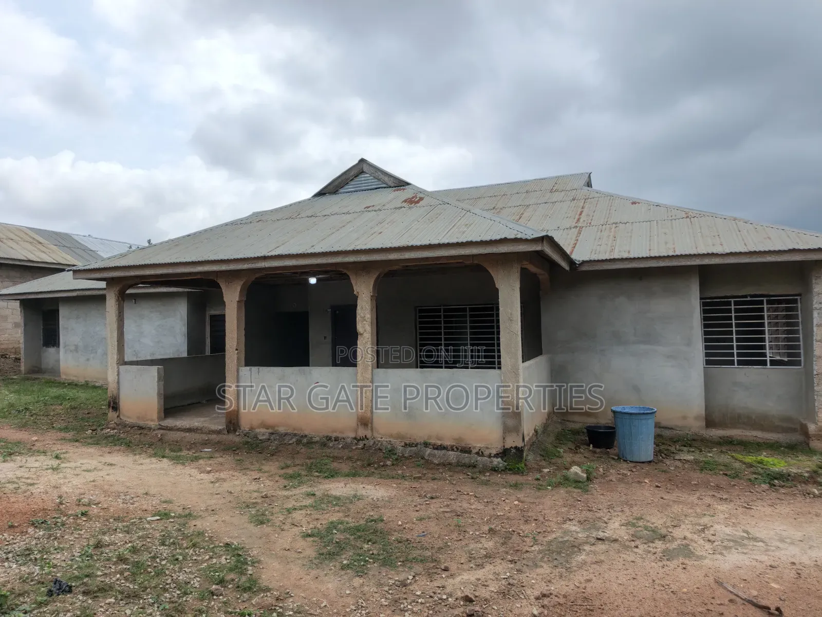 6bdrm House in Adwumakaase Kesse, Kumasi Metropolitan for sale