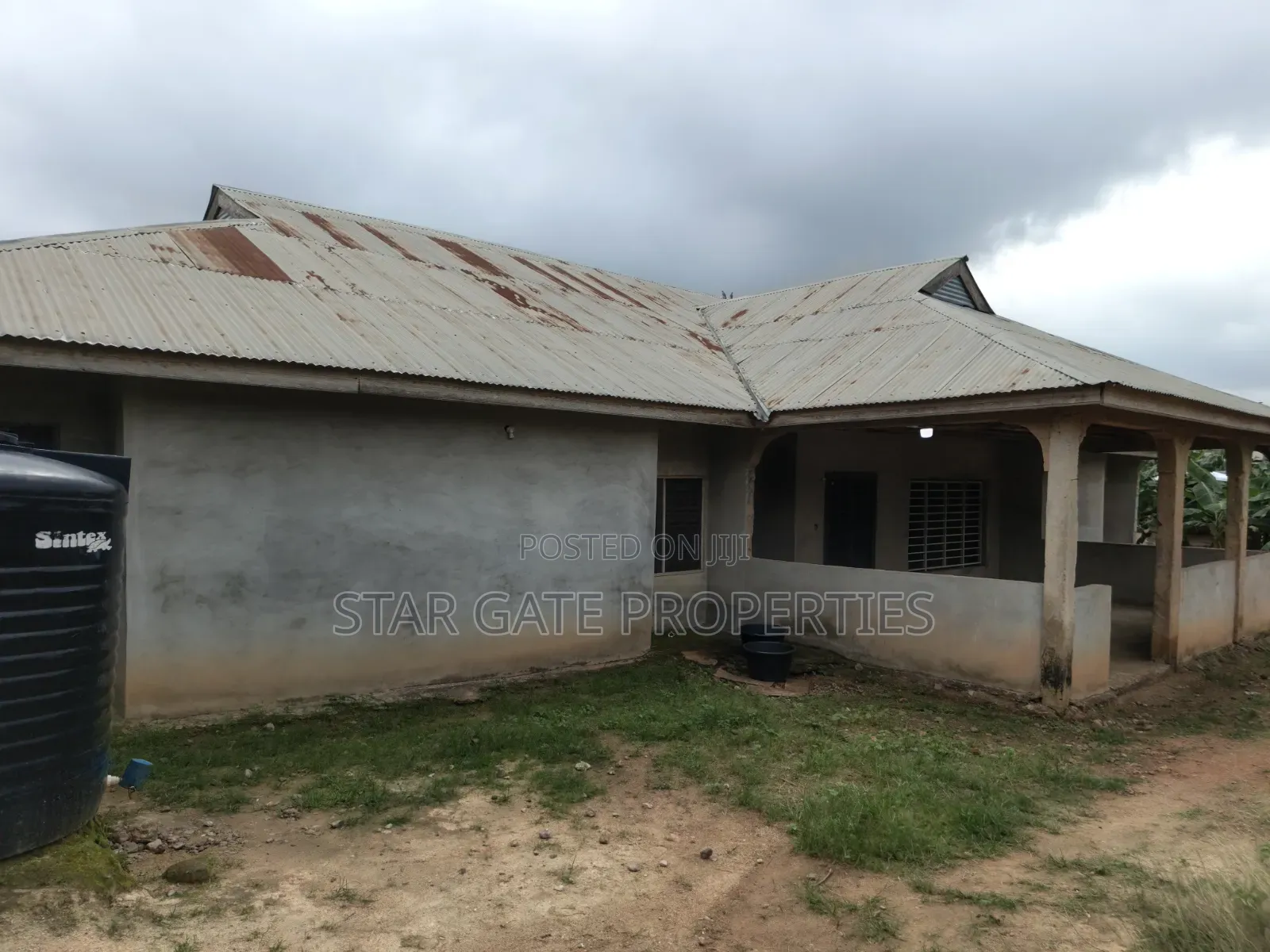 6bdrm House in Adwumakaase Kesse, Kumasi Metropolitan for sale