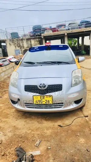 Toyota Yaris 2011 Silver