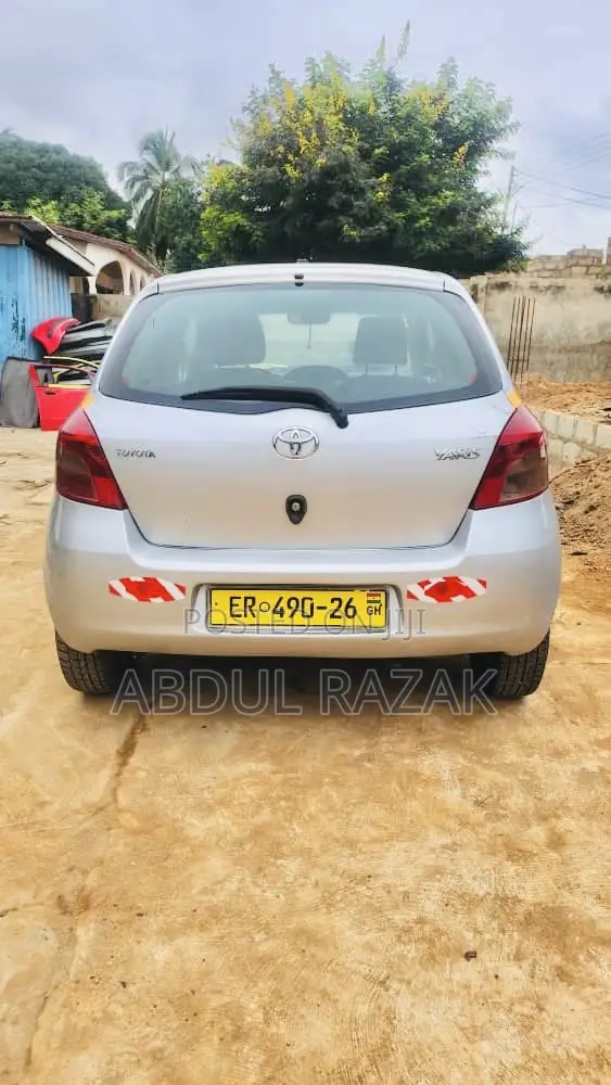 Toyota Yaris 2011 Silver