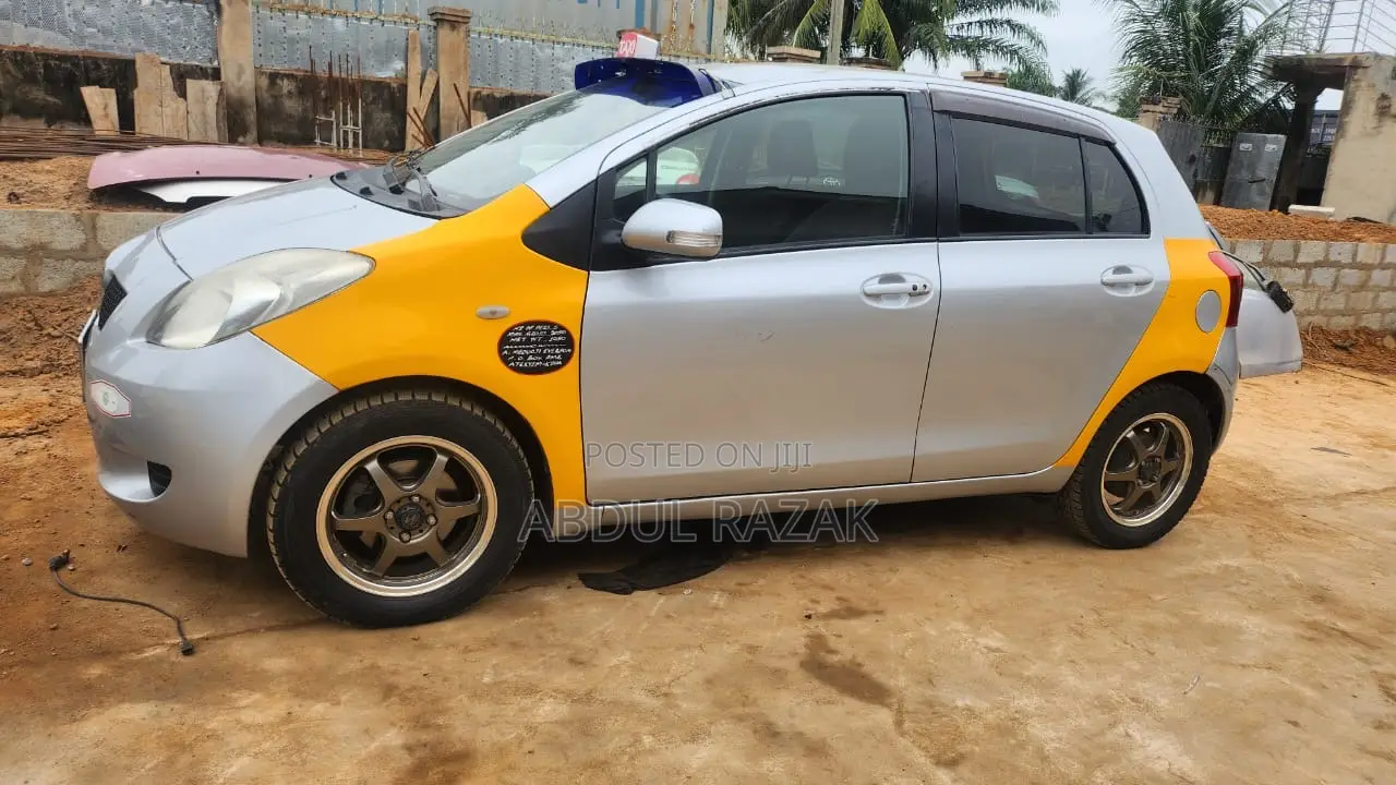 Toyota Yaris 2011 Silver