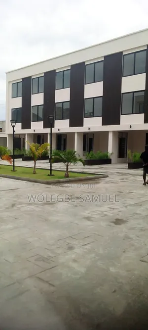 3bdrm Apartment in Lashibi, Sakumono for rent