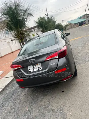 Toyota Yaris LE Sedan 4dr 2019 Gray