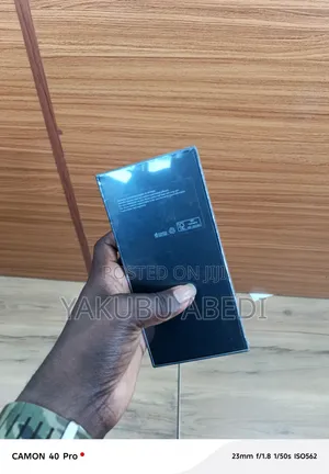 New Samsung Galaxy Z Flip4 512 GB Gold