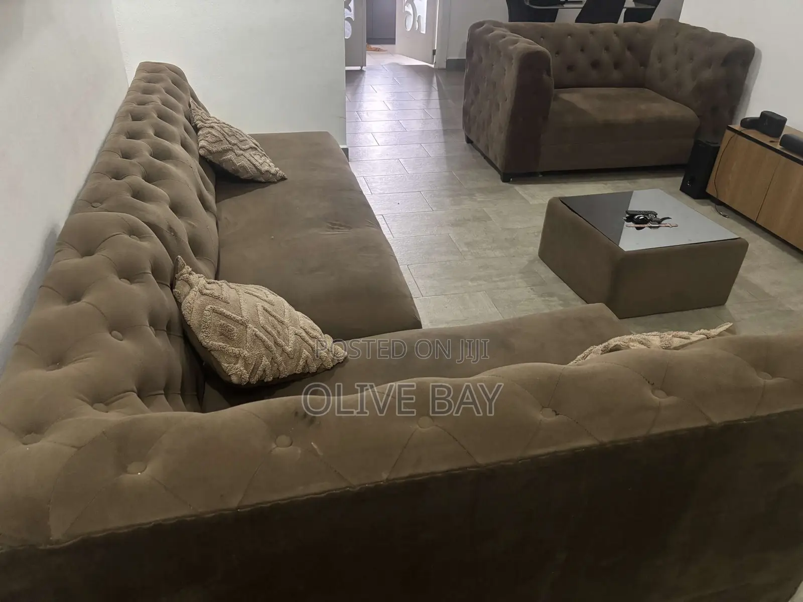 Couch/ Sofa