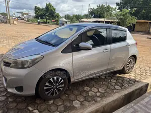 Toyota Vitz 1.0 FWD 5dr 2012 Gray