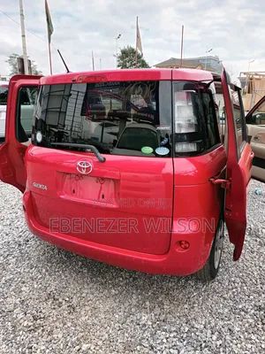 Toyota Sienta 2012 Red