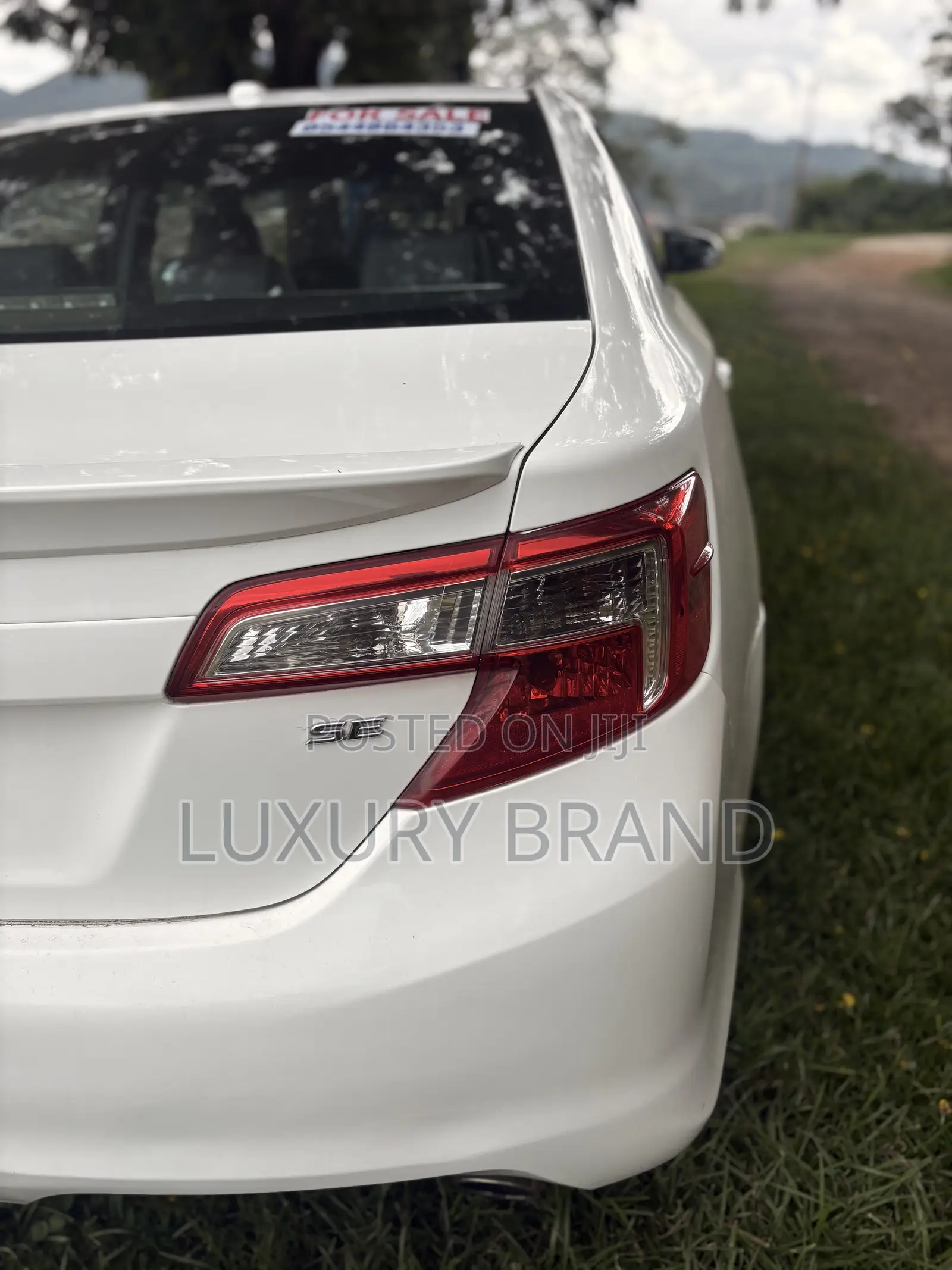 Toyota Camry SE 4dr Sedan (2.5L 4cyl 6A) 2013 White