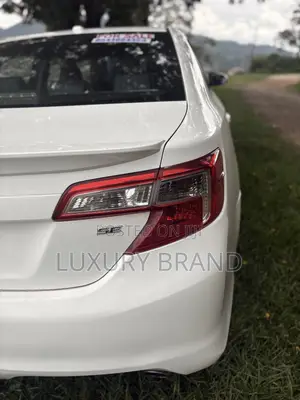 Toyota Camry SE 4dr Sedan (2.5L 4cyl 6A) 2013 White