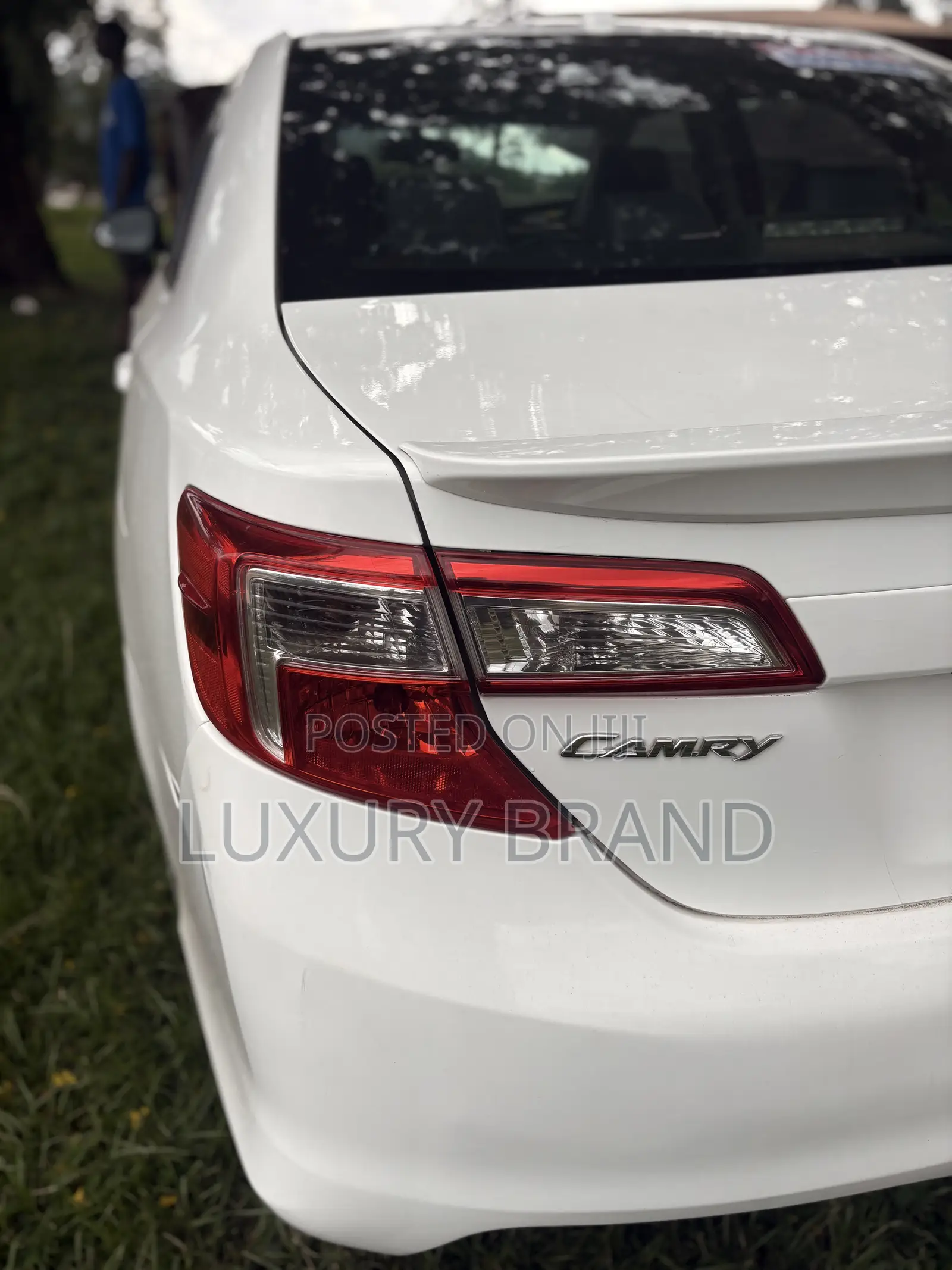 Toyota Camry SE 4dr Sedan (2.5L 4cyl 6A) 2013 White