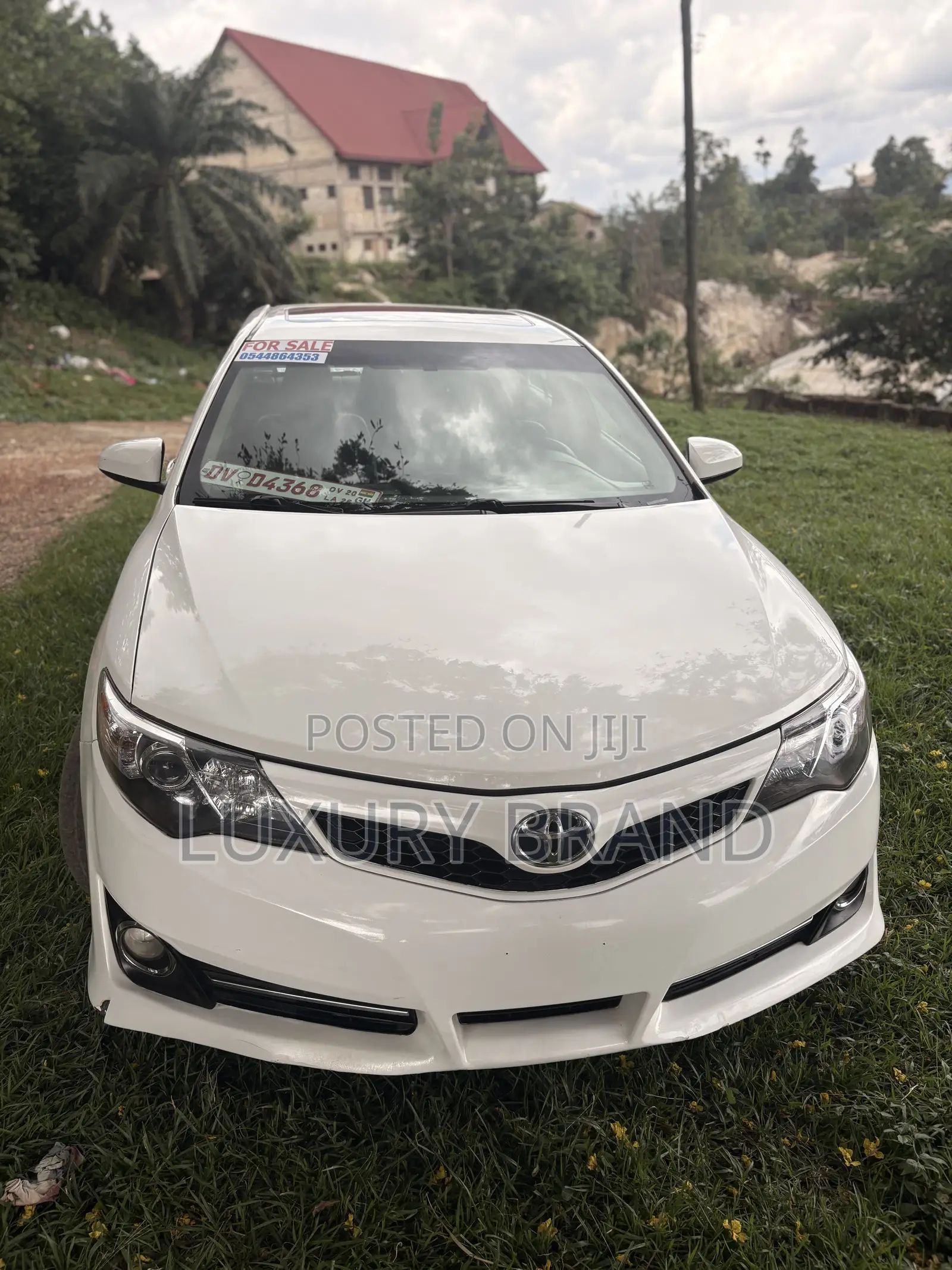Toyota Camry SE 4dr Sedan (2.5L 4cyl 6A) 2013 White
