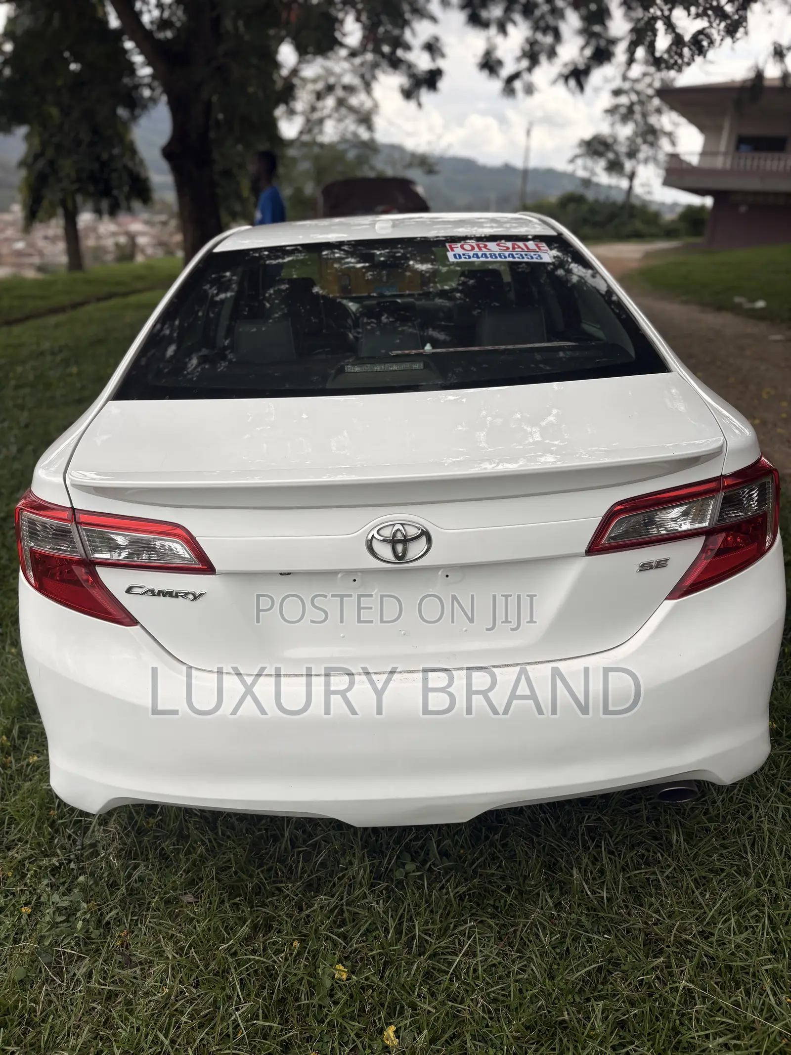 Toyota Camry SE 4dr Sedan (2.5L 4cyl 6A) 2013 White
