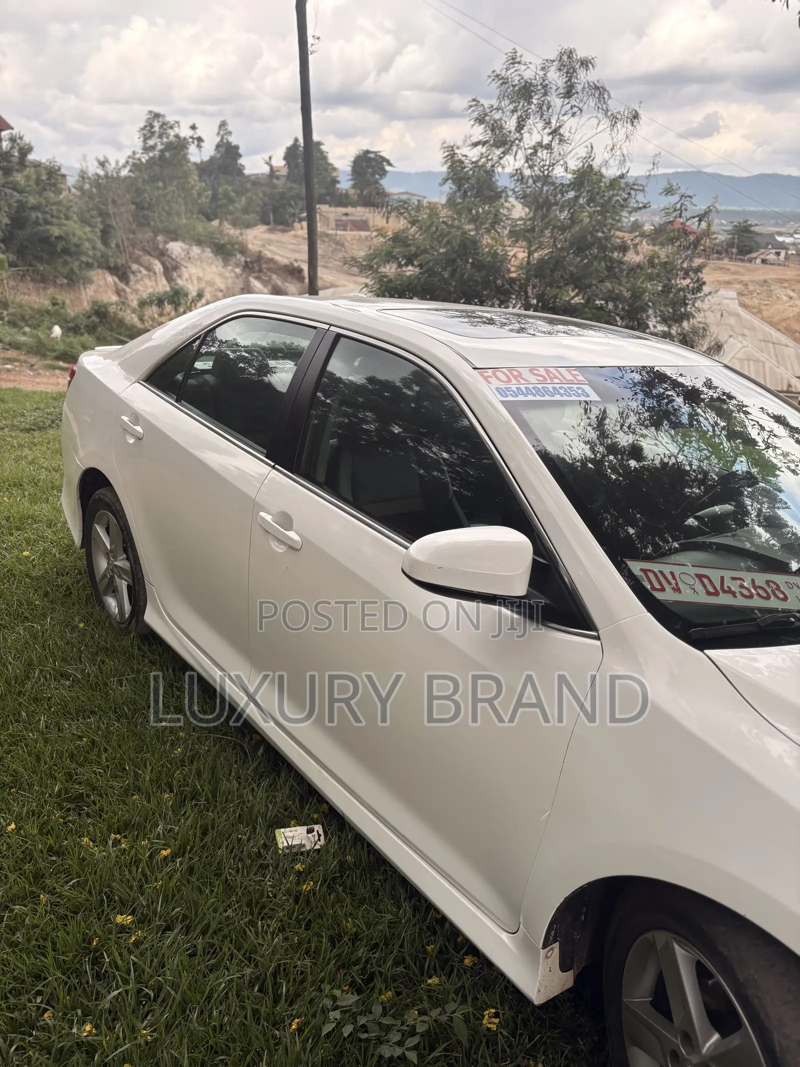 Toyota Camry SE 4dr Sedan (2.5L 4cyl 6A) 2013 White