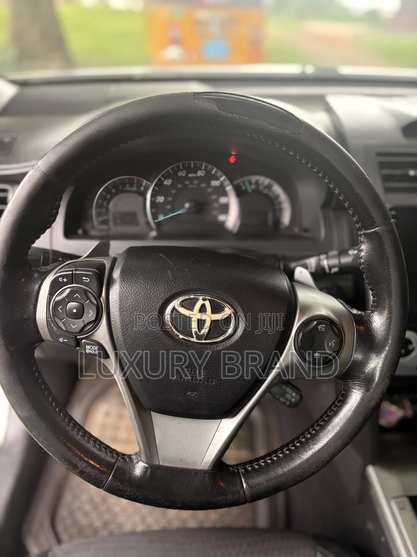 Toyota Camry SE 4dr Sedan (2.5L 4cyl 6A) 2013 White