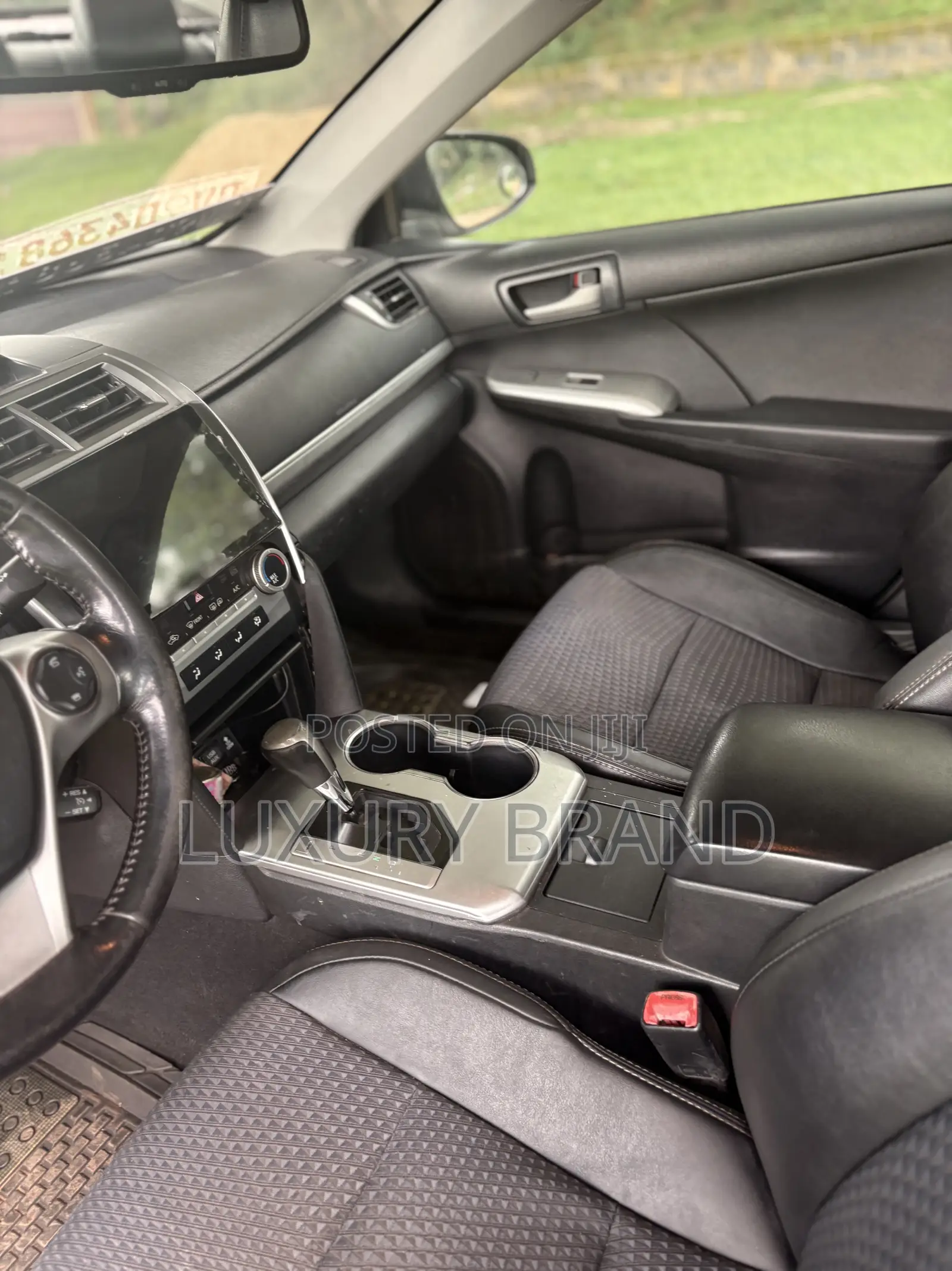 Toyota Camry SE 4dr Sedan (2.5L 4cyl 6A) 2013 White
