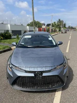 Toyota Corolla LE 2021 Silver