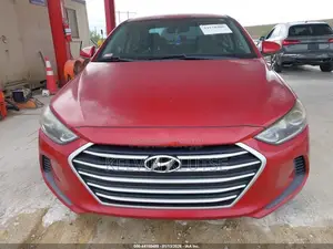 Hyundai Elantra SE Sedan FWD (2.0L 4cyl 6M) 2017 Red