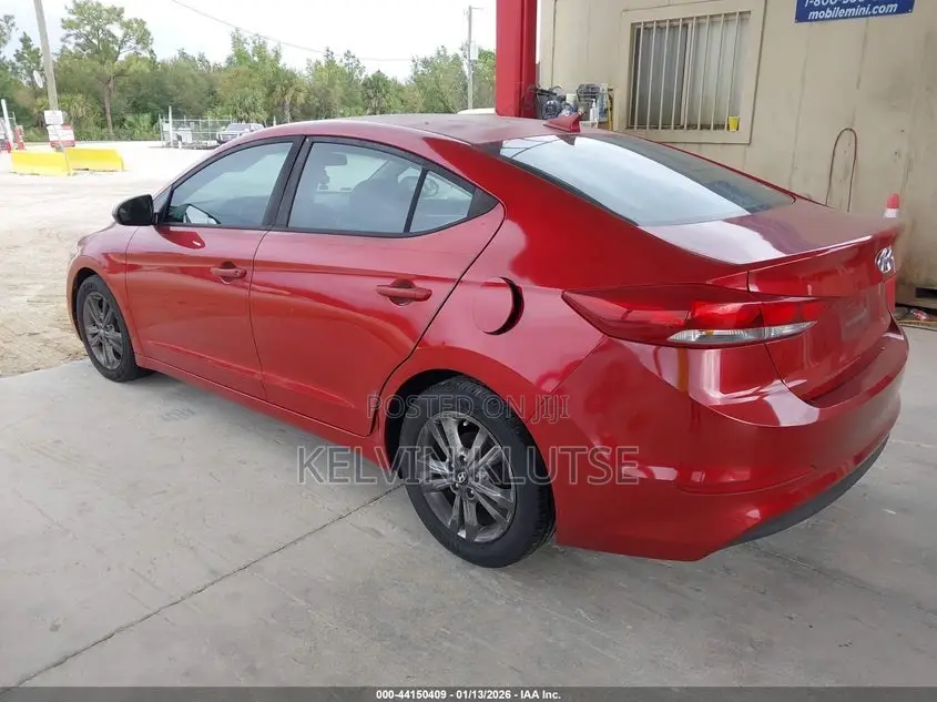 Hyundai Elantra SE Sedan FWD (2.0L 4cyl 6M) 2017 Red