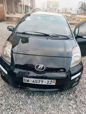 Toyota Vitz 2010 Black