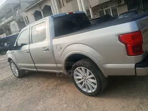 Ford F-150 Limited 4x4 SuperCrew Cab Styleside 5.5 ft. box 145 in. WB