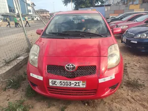 Toyota Yaris Base Hatchback 5dr 2010 Red
