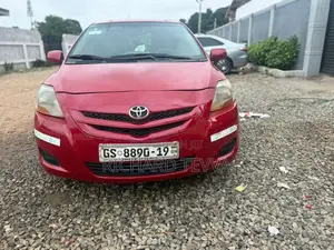 Toyota Yaris Base Sedan 4dr 2010 Red