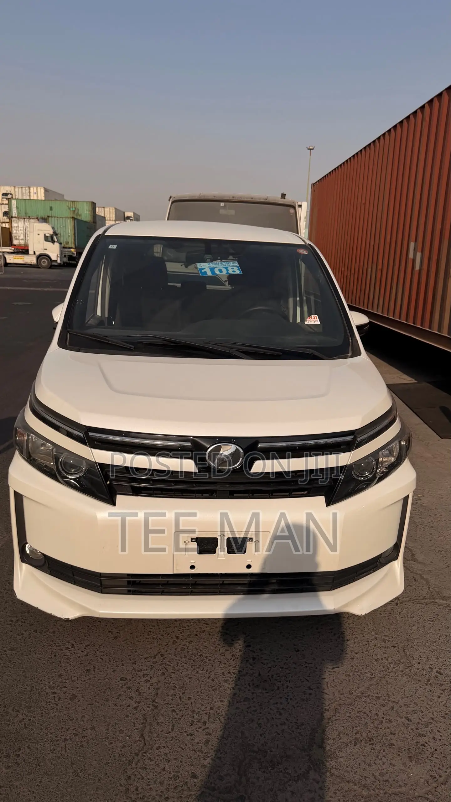 Toyota Voxy V 2WD 8-Seater 2015 White