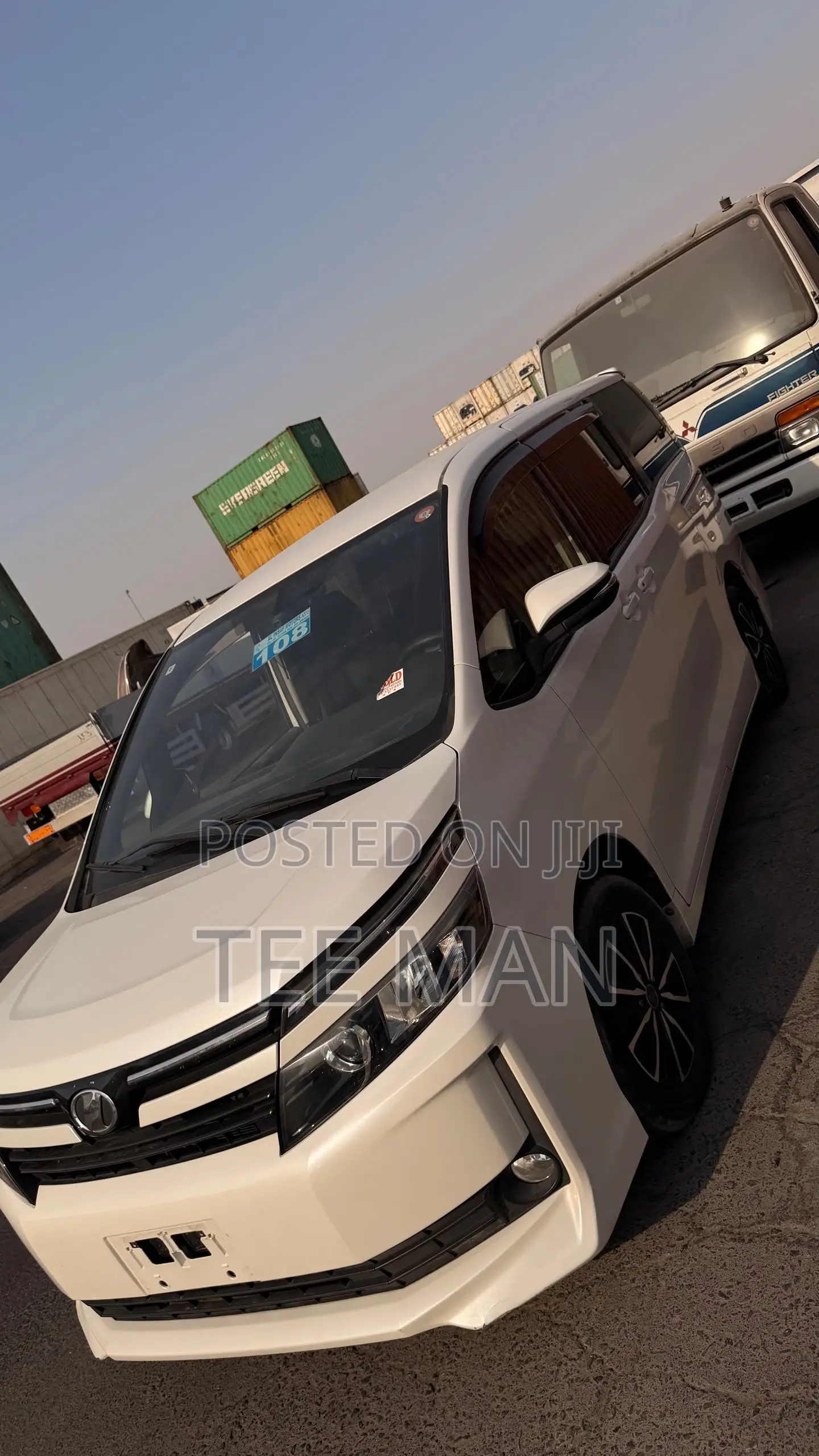 Toyota Voxy V 2WD 8-Seater 2015 White