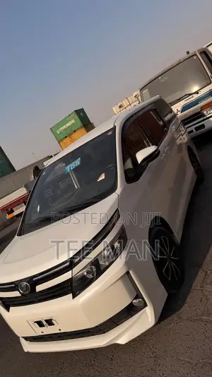 Toyota Voxy V 2WD 8-Seater 2015 White