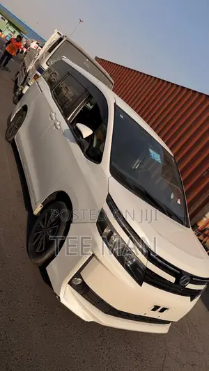 Toyota Voxy V 2WD 8-Seater 2015 White