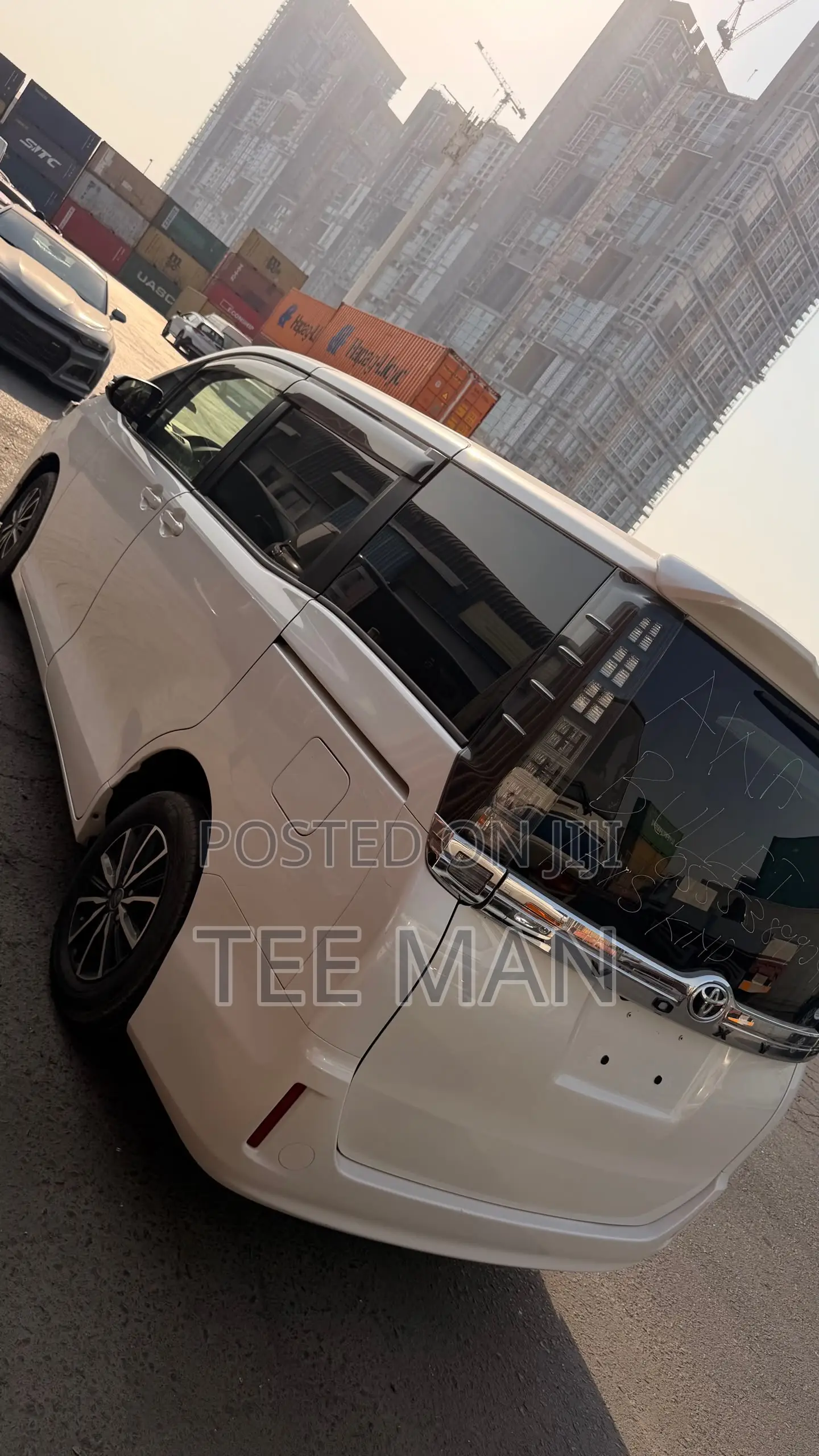 Toyota Voxy V 2WD 8-Seater 2015 White