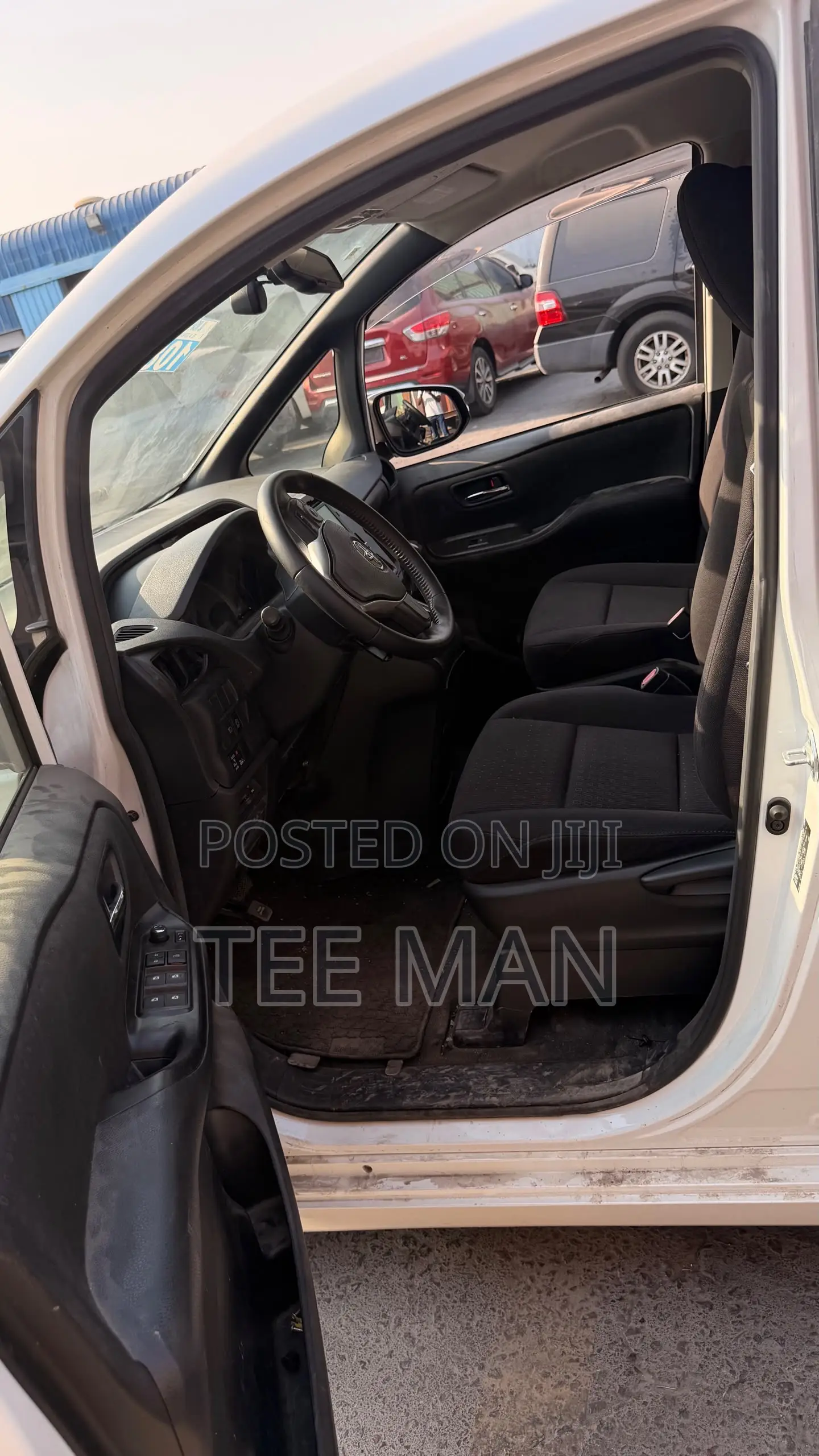 Toyota Voxy V 2WD 8-Seater 2015 White