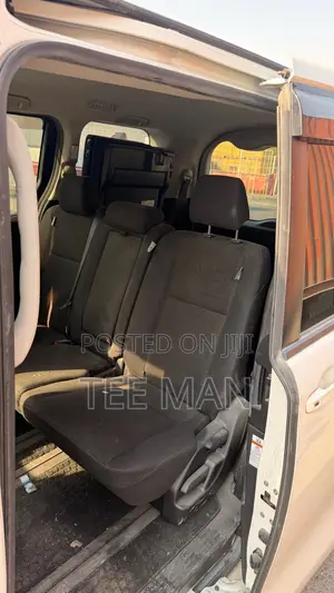 Toyota Voxy V 2WD 8-Seater 2015 White