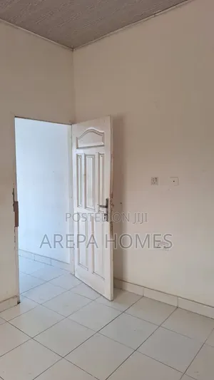 1bdrm Apartment in Arepa Homes, School Park Area for rent