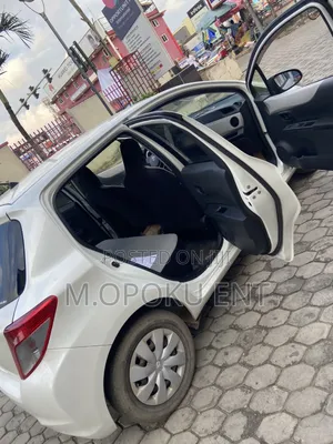 Toyota Vitz 2014 Silver