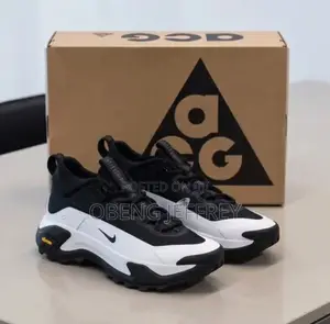 Original Nike ACG Zegama Trail Black/White