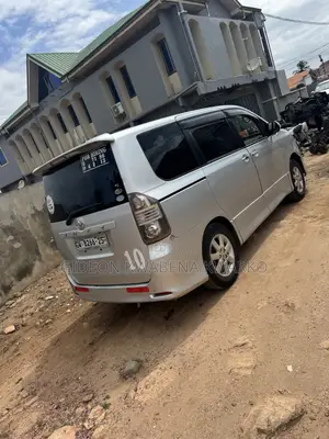 Toyota Voxy V 2WD 8-Seater 2010 Silver
