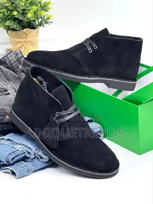 Quality CLARKS Black Suede Leather Desert Boots (Black)
