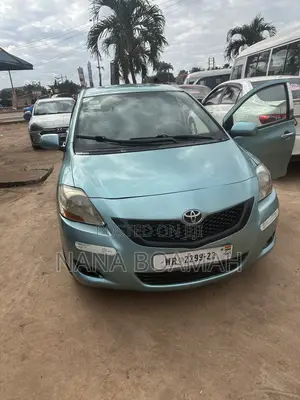 Toyota Yaris 2010 Green