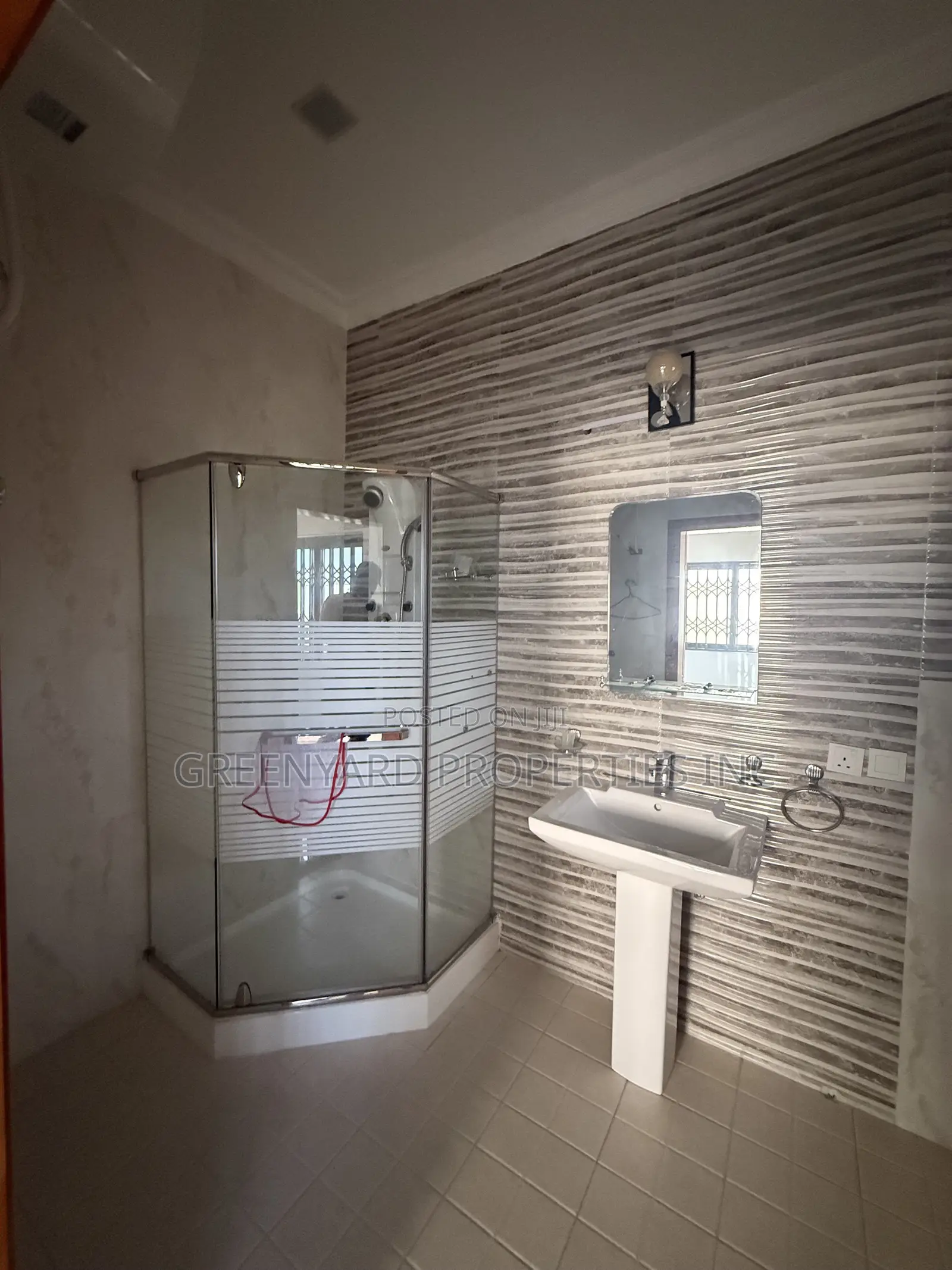 4bdrm House in A&C Mall, East Legon for rent