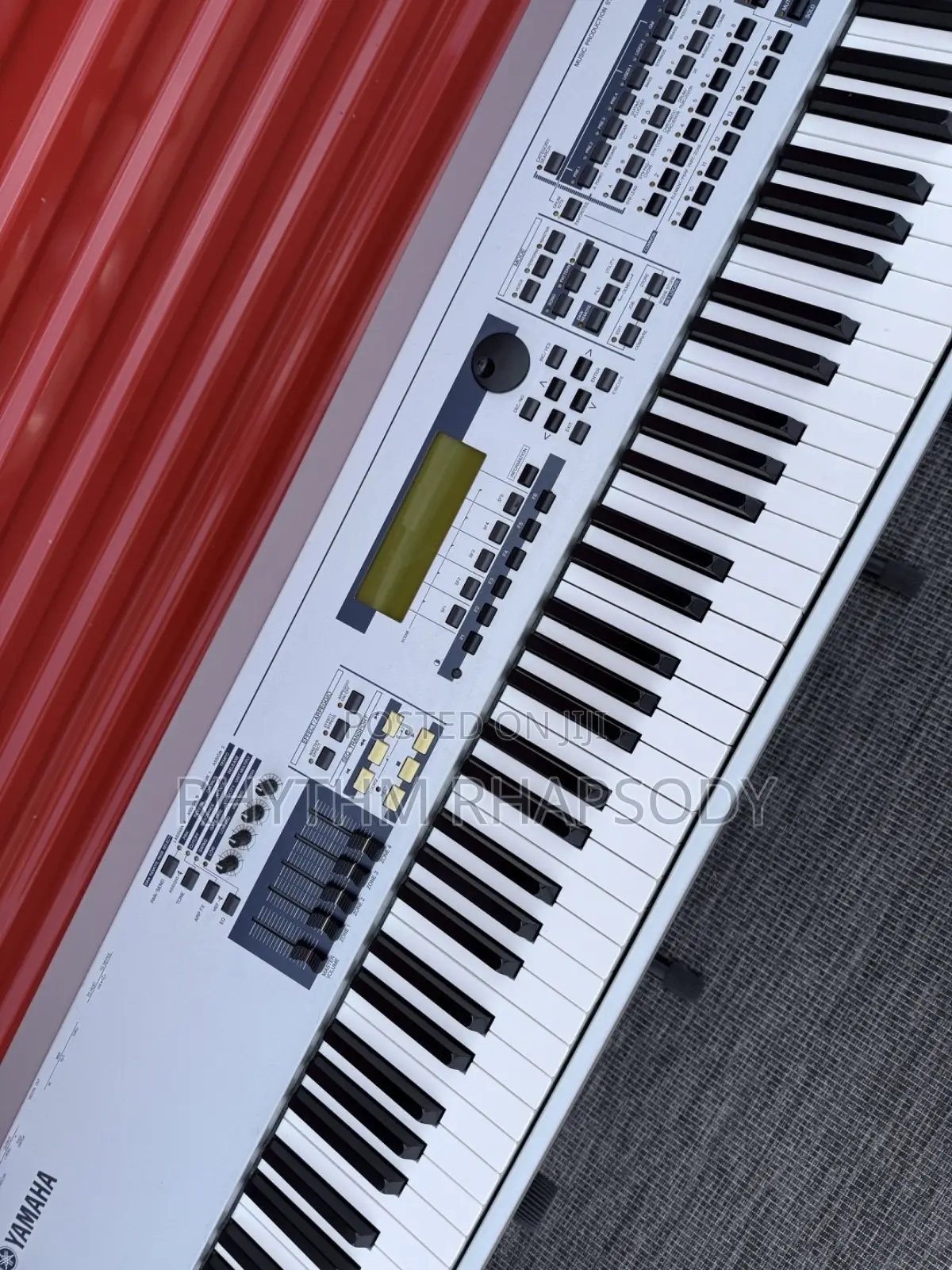 Yamaha Mo8