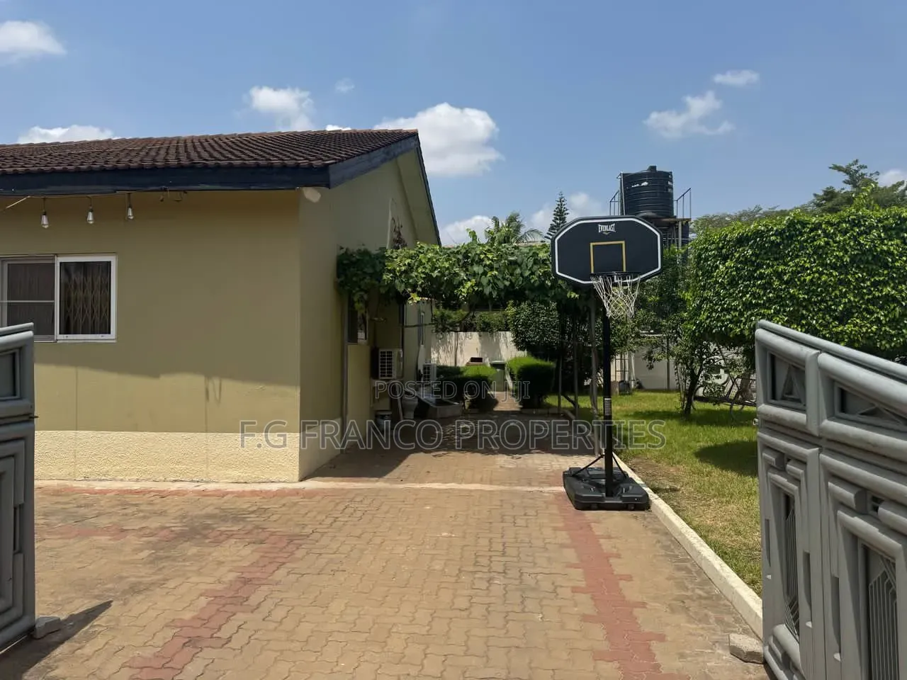 4bdrm House in Kg, Franco, Airport Residential Area for sale