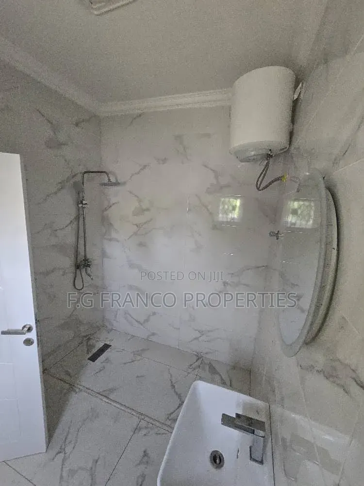 4bdrm House in Kg, Franco, Airport Residential Area for sale
