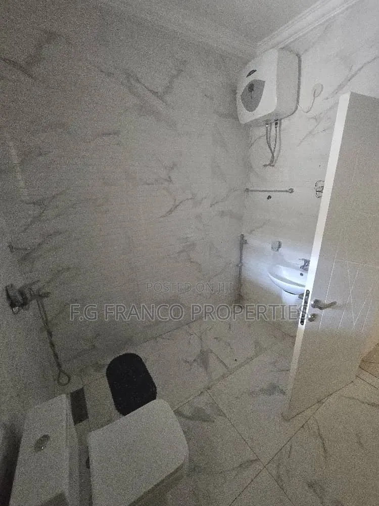 4bdrm House in Kg, Franco, Airport Residential Area for sale