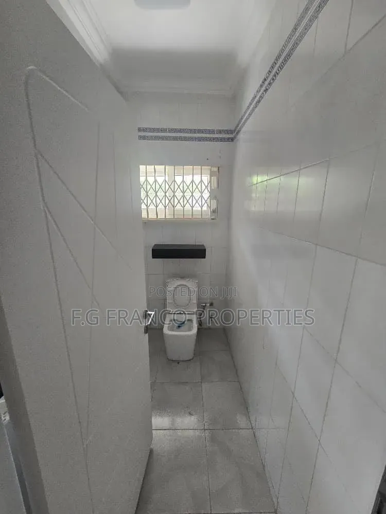 4bdrm House in Kg, Franco, Airport Residential Area for sale