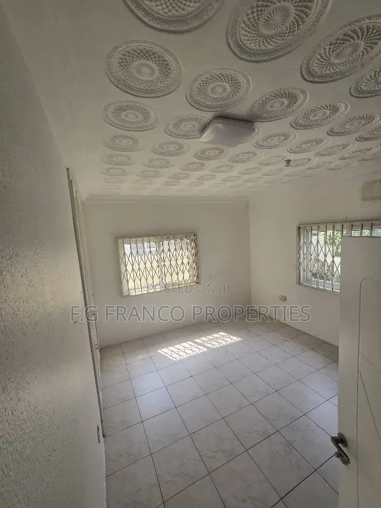 4bdrm House in Kg, Franco, Airport Residential Area for sale