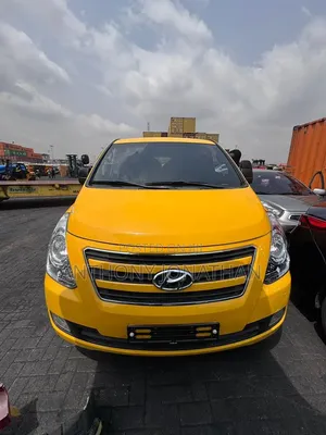 Hyundai Starex 2017 Yellow