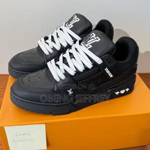 Original Louis Vuitton Trainer Black in Varieties