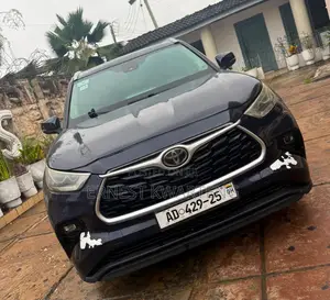 Toyota Highlander XLE 2022 Black