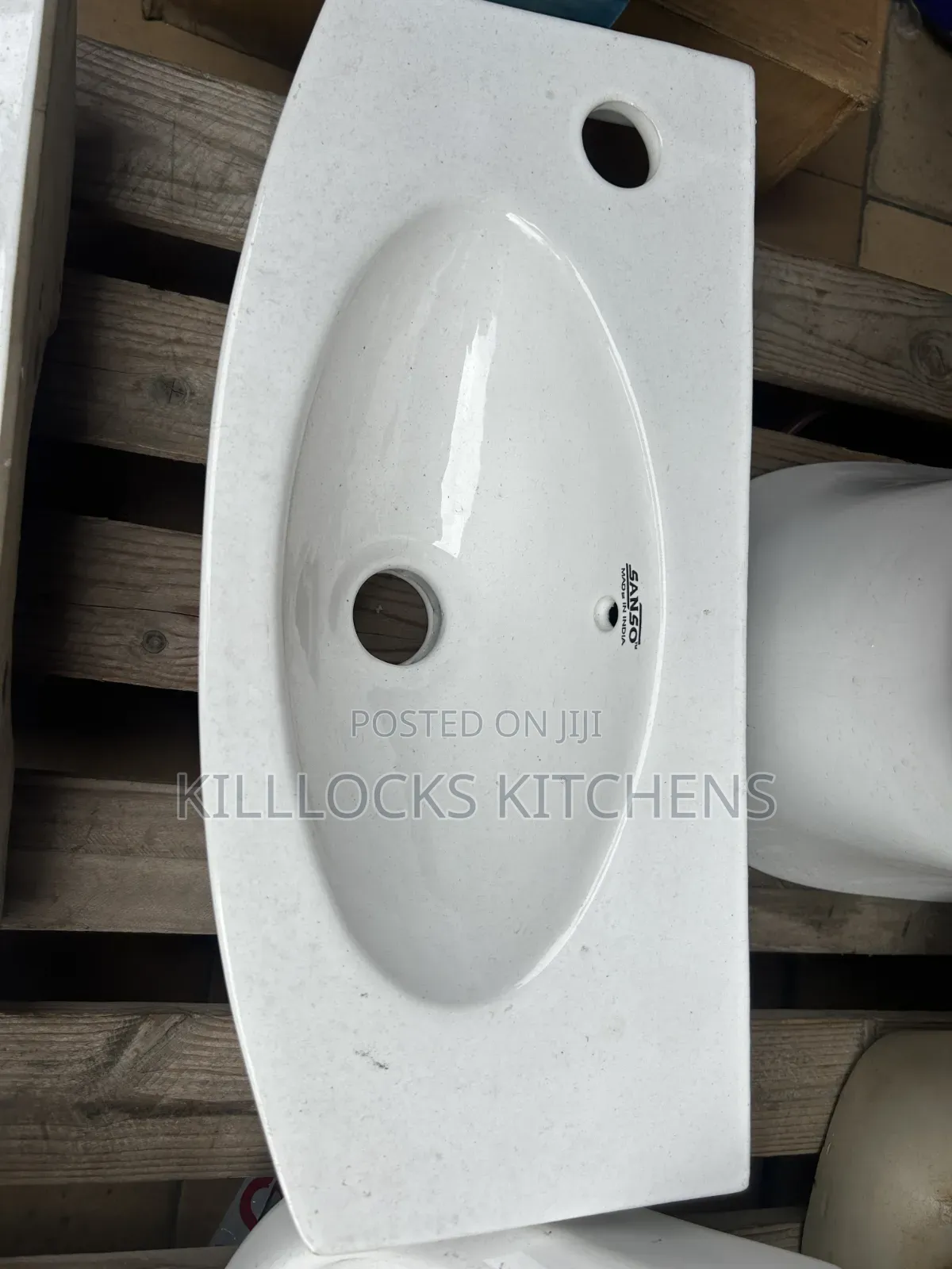 Small Basin / Cute Bathroom Sink